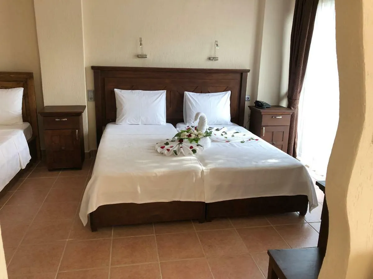 Dalyan Nehir Suit Hotel 2*,